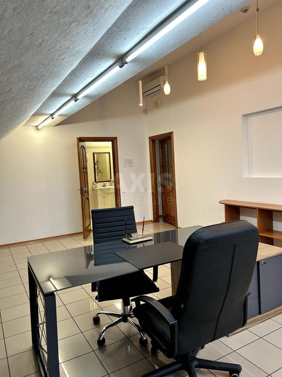 Office vul. Velyka Vasyl'kivs'ka 72, 246m210