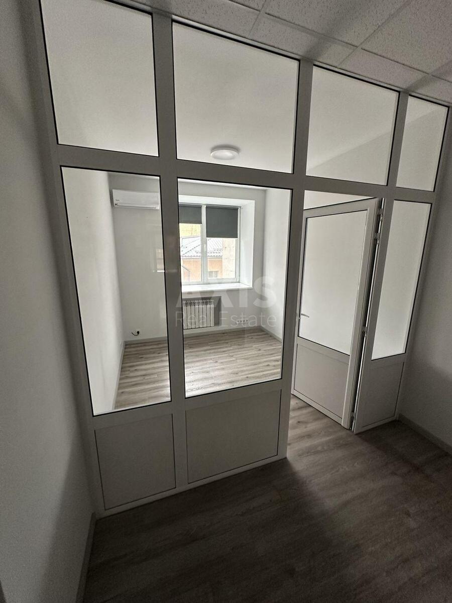 Office vul. Sichovyh Stril'civ 37/41, 93m2616996