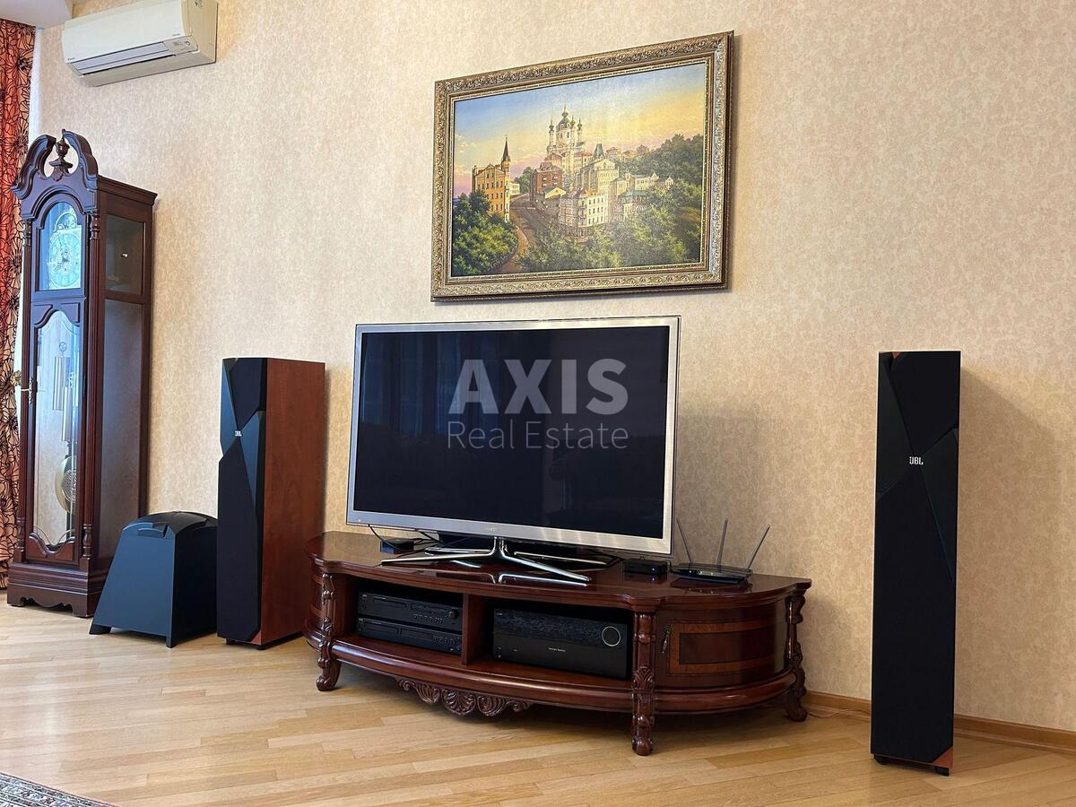 3k apartment vul. Moldavs'ka 24
