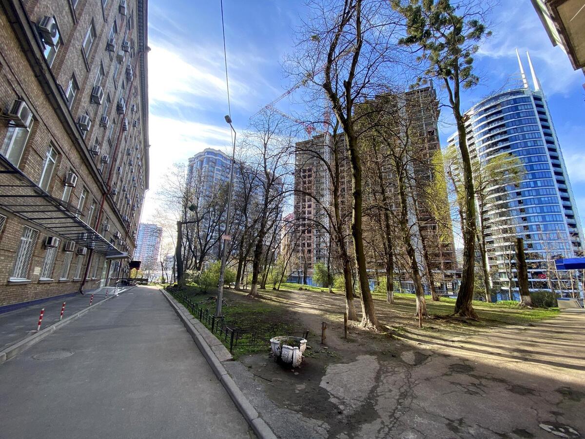 Office vul. Jevgena Konoval'cja 31, 1074m2622616