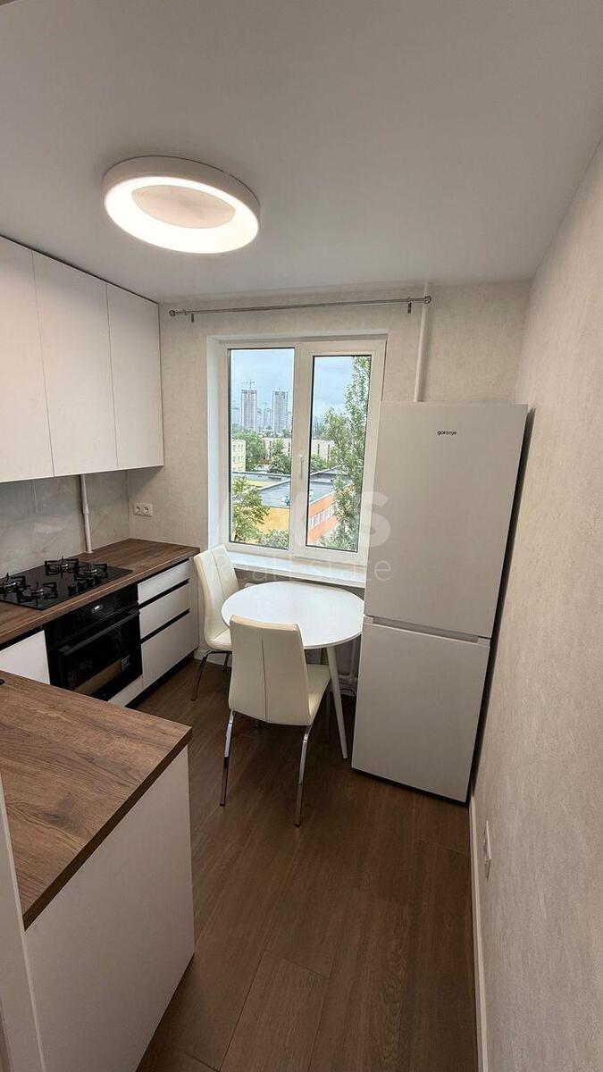 2k apartment nab. Dniprovs'ka 1