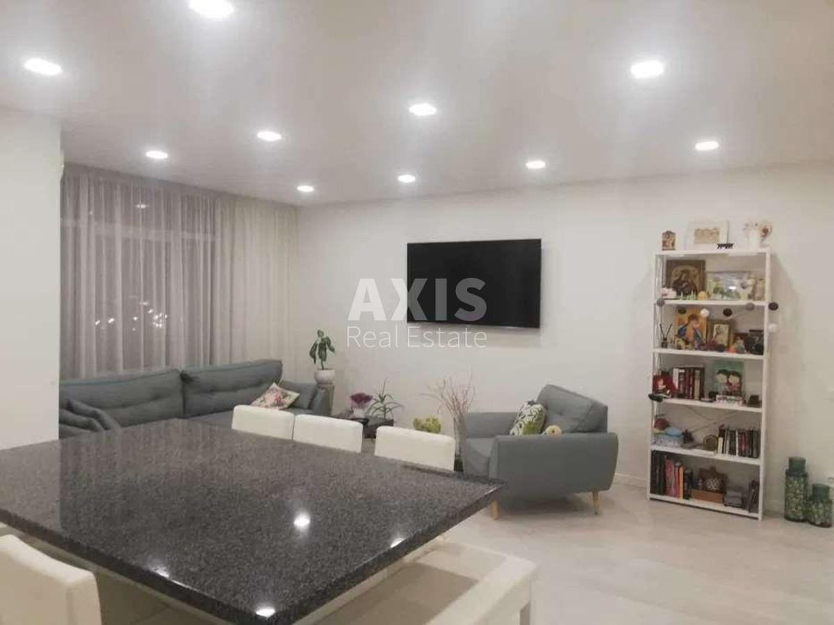 3k apartment vul. Sverstjuka Jevgena 40