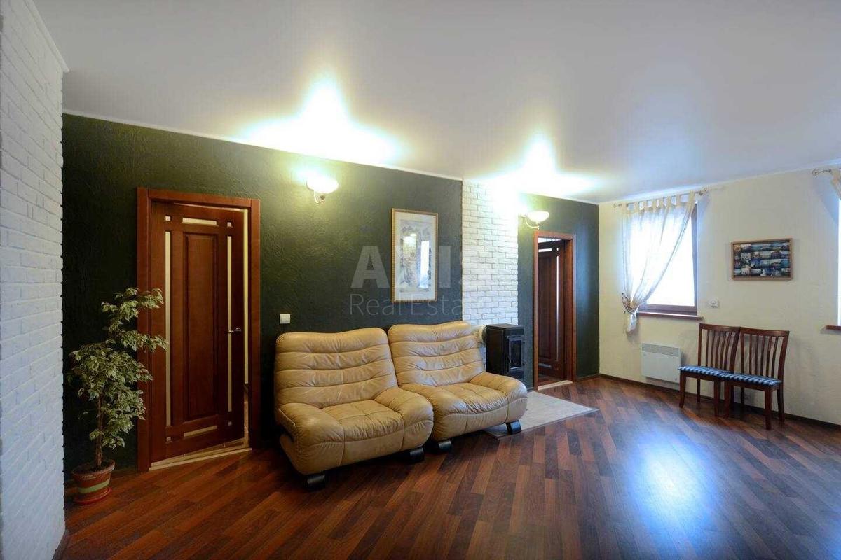 4k apartment vul. Volodymyrs'ka 450