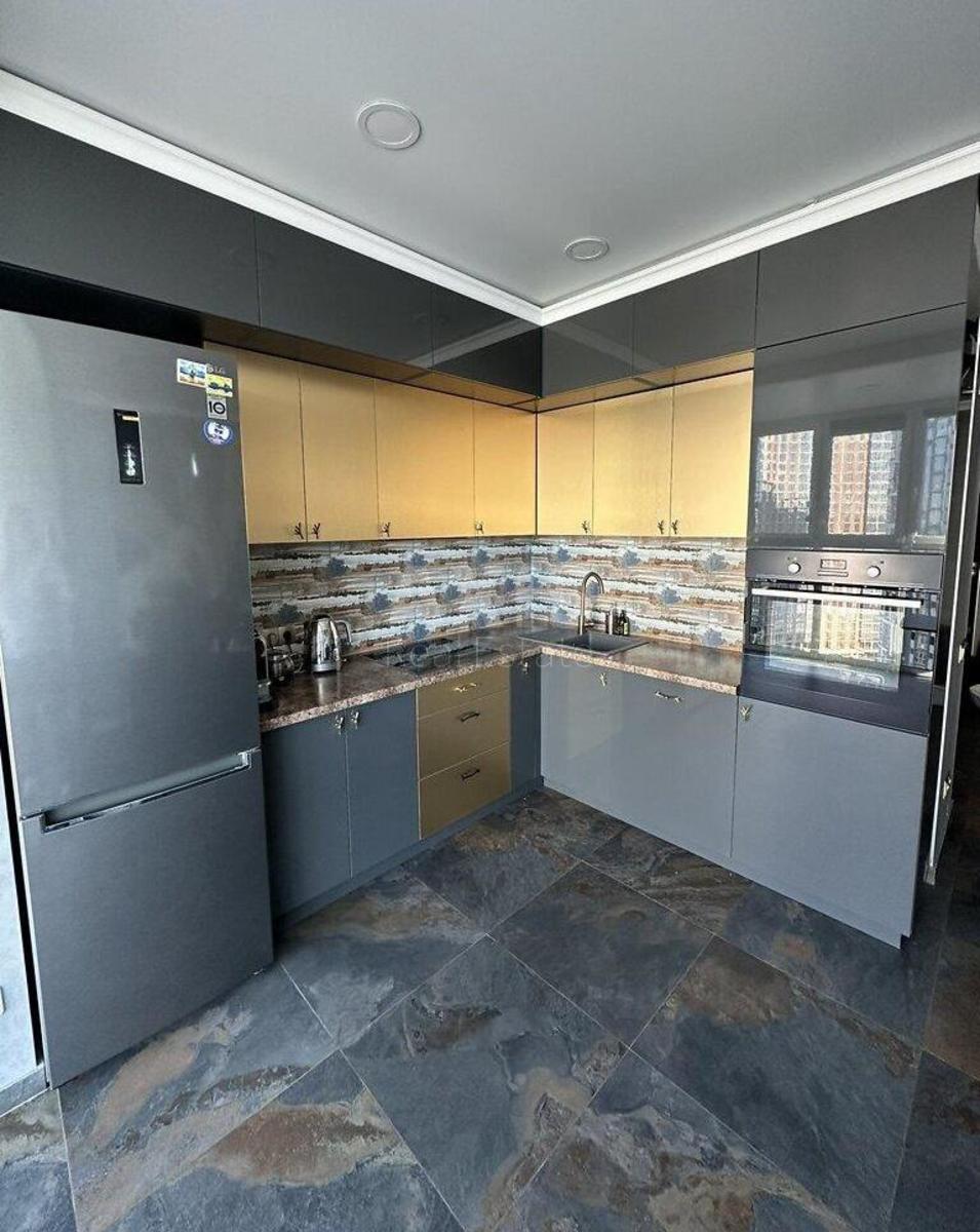 3k apartment vul. Mykil's'ko-Slobids'ka 81