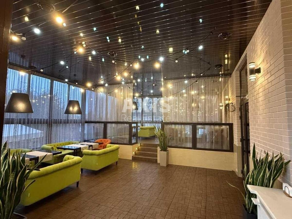 Office vul. Ahmatovoi' Anny 13, 272m2