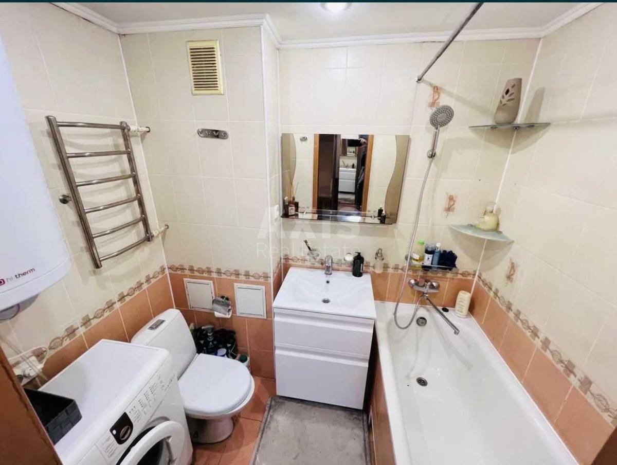 1k apartment nab. Rusanivs'ka 68