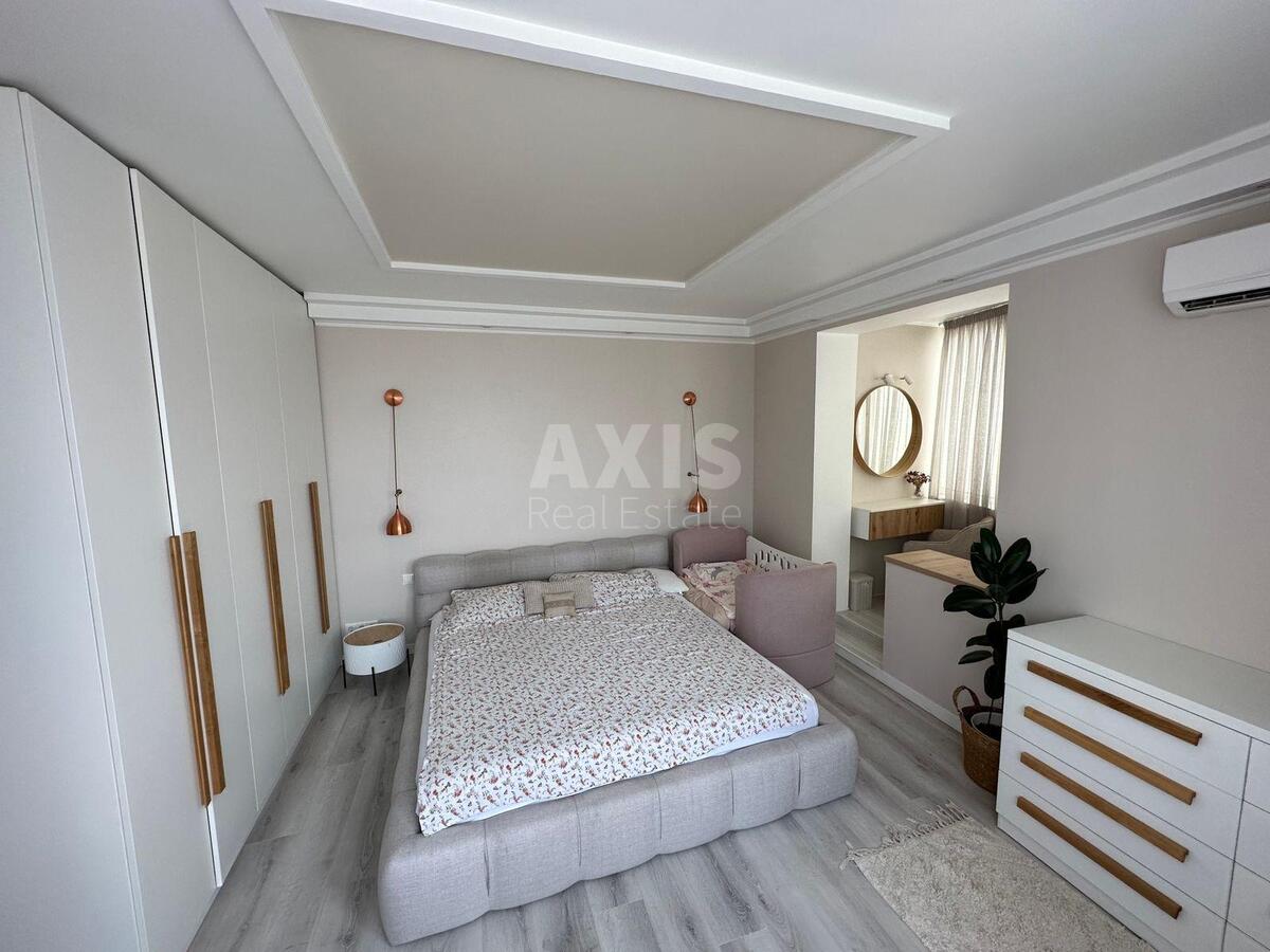 3k apartment vul. Urlivs'ka 11/446