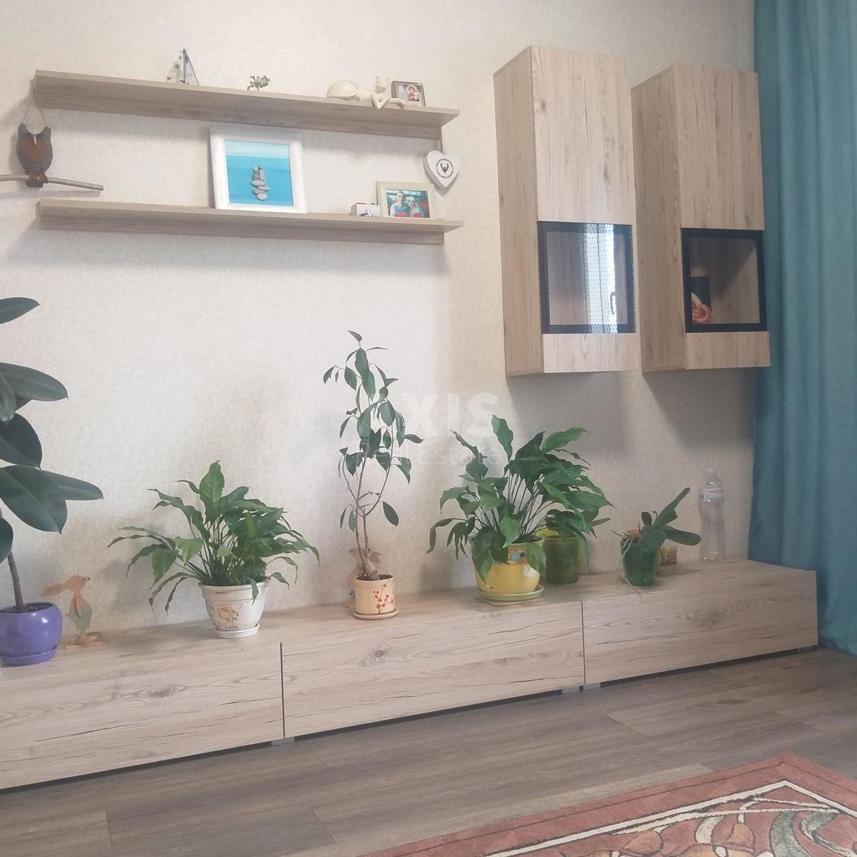 3k apartment vul. Sribnokil's'ka 80
