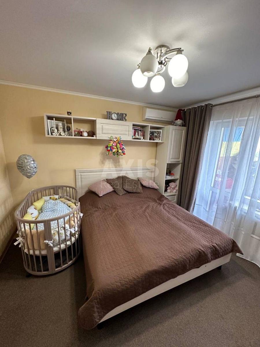 1k apartment vul. Berezhans'ka 15