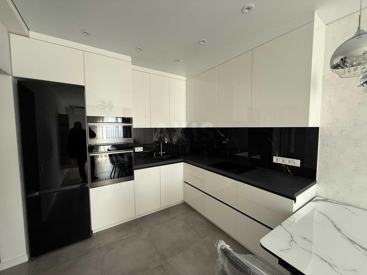 2k apartment vul. Myhajla Maksymovycha 24
