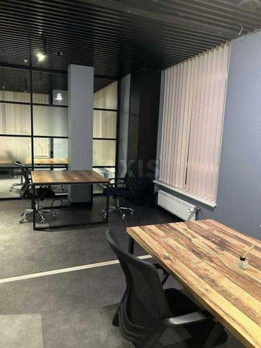 Office vul. Zhyljans'ka 68, 100m24