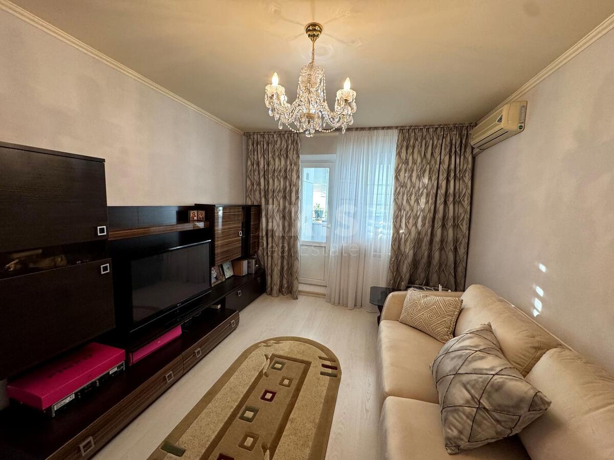 3k apartment vul. Ahmatovoi' Anny 15615030