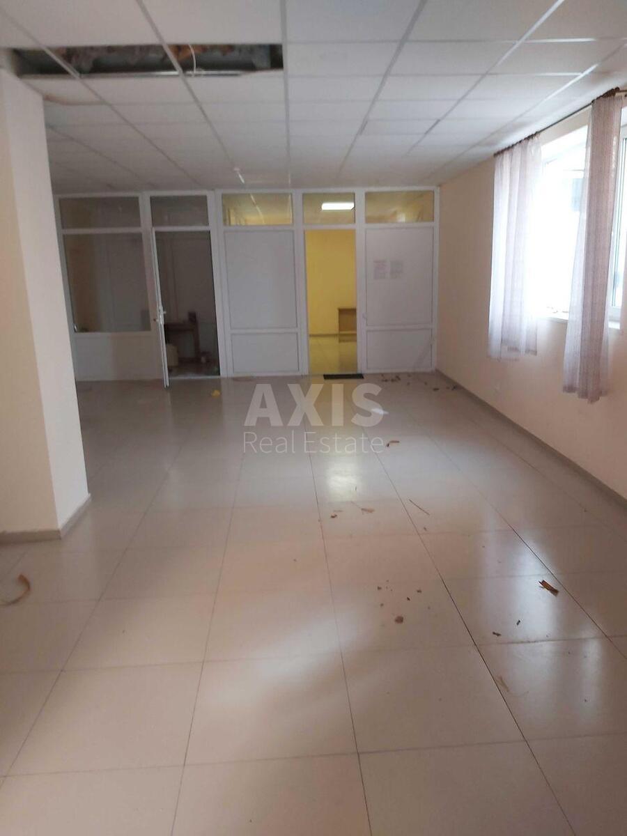 Trade object vul. Symyrenka 17А, 330m20