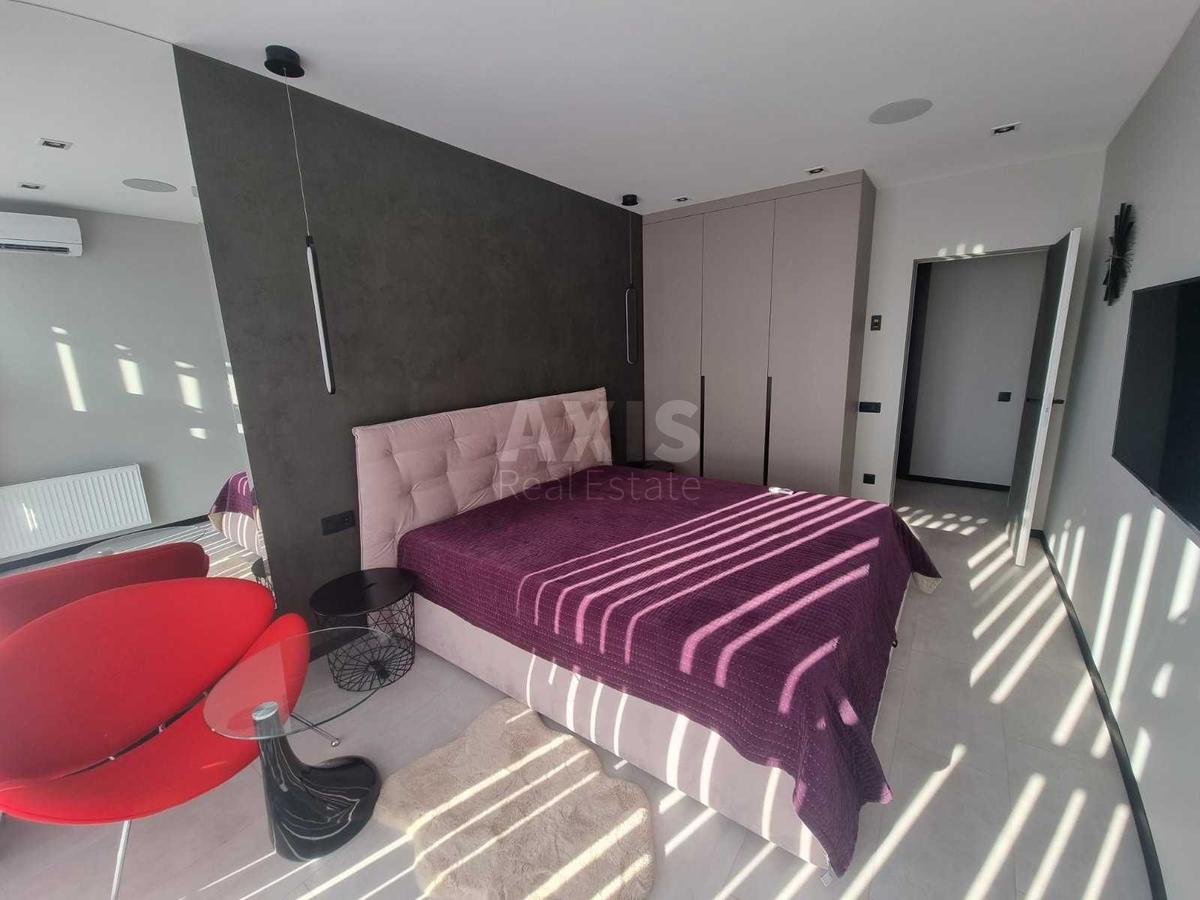 3k apartment vul. Lypkivs'kogo Vasylja Mytropolyta 16Г3