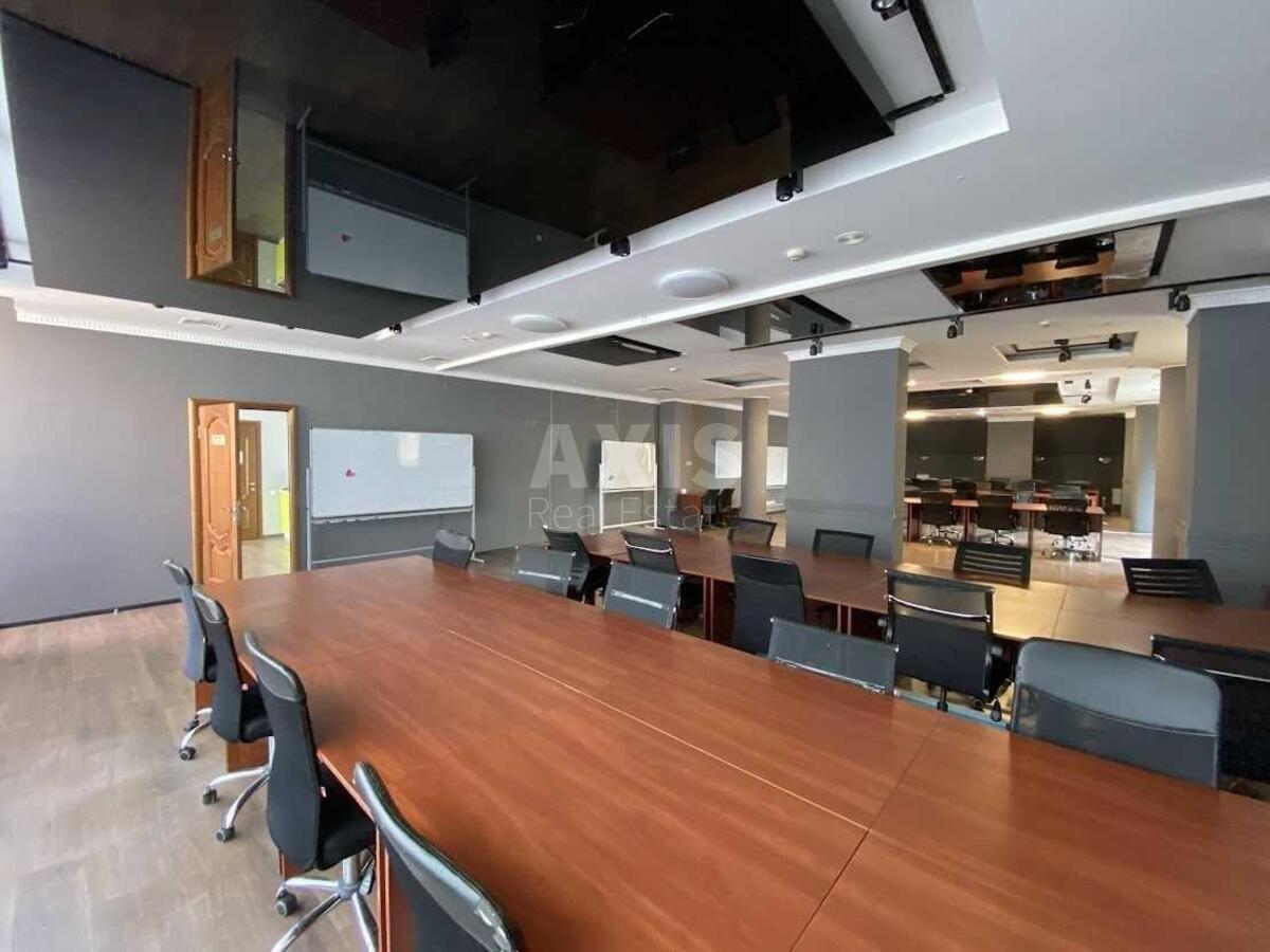 Office bul. Lesi Ukrai'nky 23Б, 400m2621403