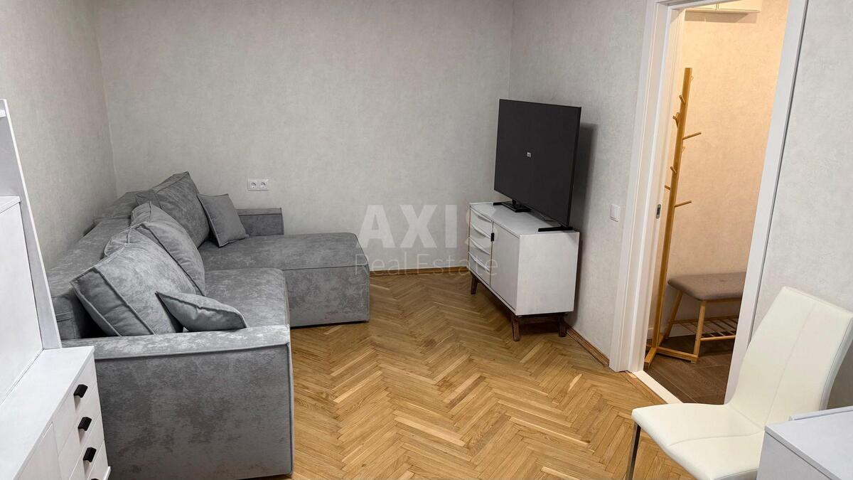 2k apartment nab. Dniprovs'ka 12