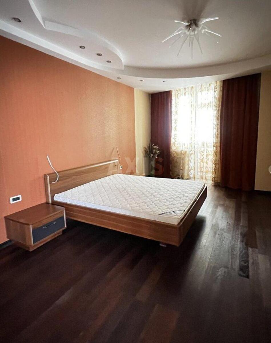5k apartment vul. Turgenjevs'ka 28/30А2