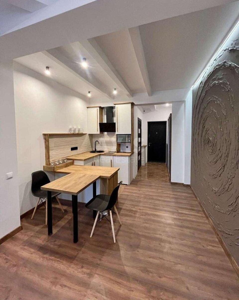 1k apartment vul. Nyzhnij Val 27/290