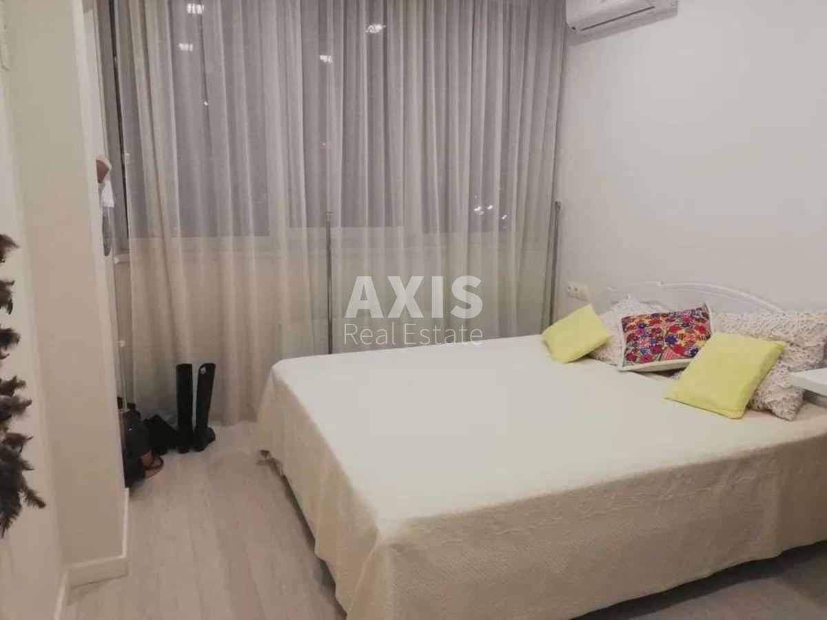 3k apartment vul. Sverstjuka Jevgena 43