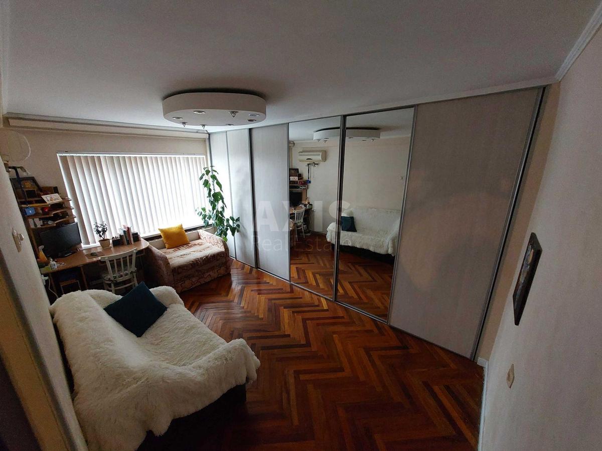 2k apartment vul. Kurnatovs'kogo 100