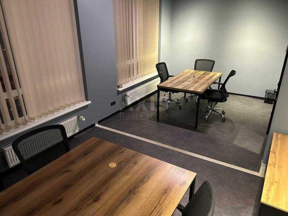 Office vul. Zhyljans'ka 68, 100m25