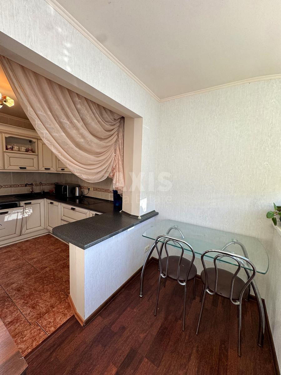 3k apartment vul. Ahmatovoi' Anny 15615031