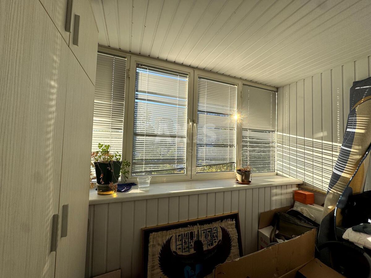 3k apartment vul. Ahmatovoi' Anny 15615034