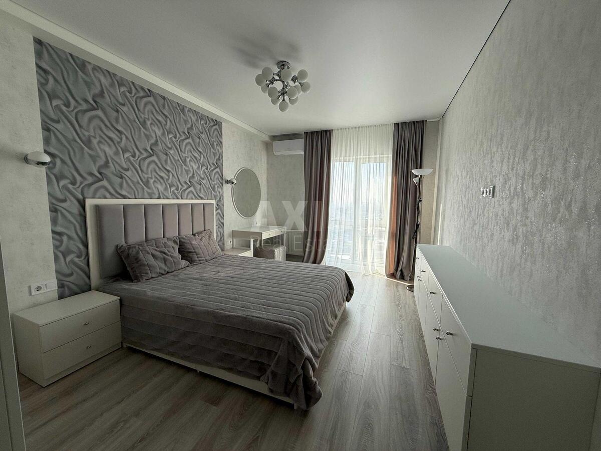 2k apartment vul. Myhajla Maksymovycha 243