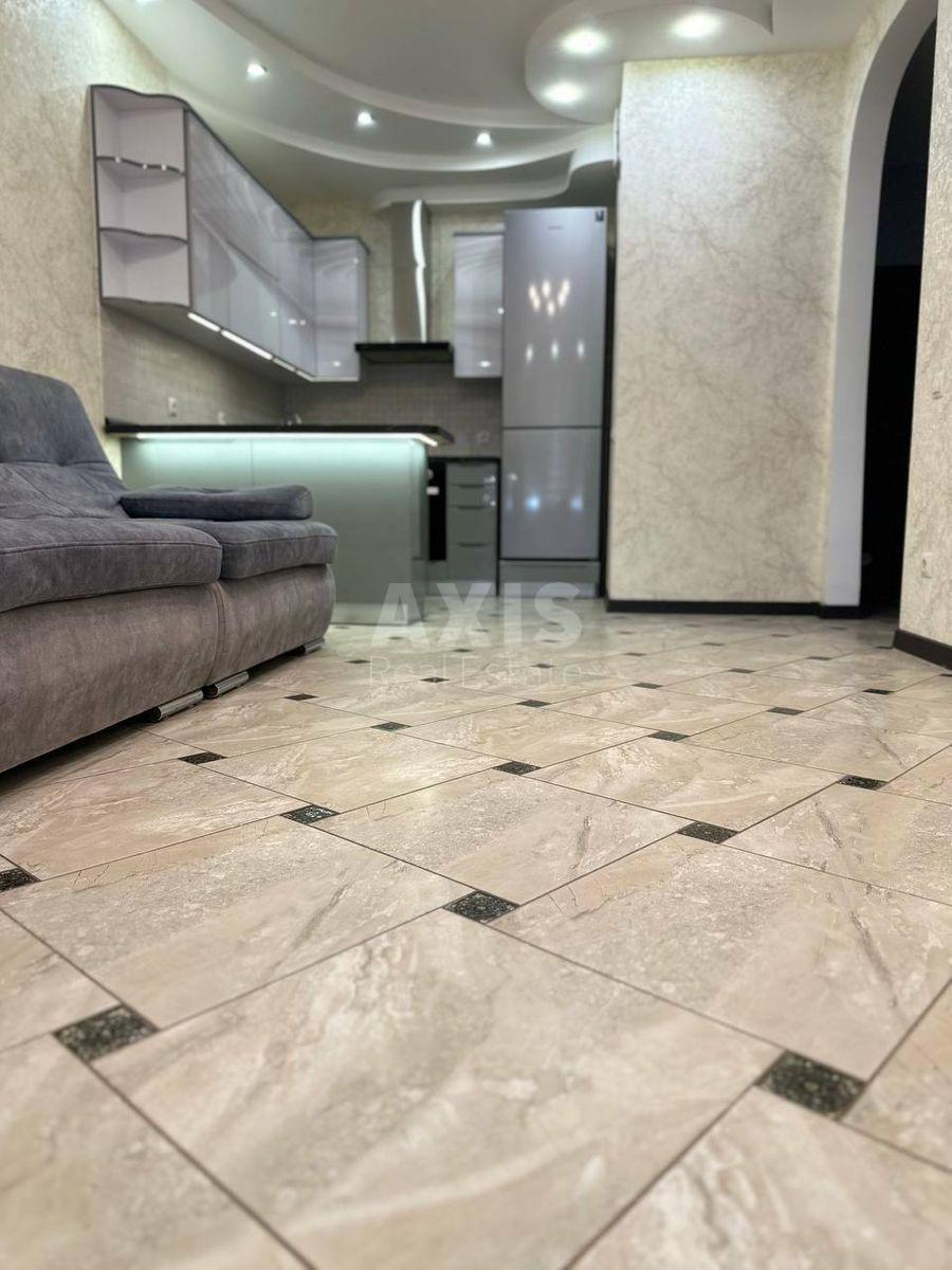 1k apartment nab. Dniprovs'ka 187