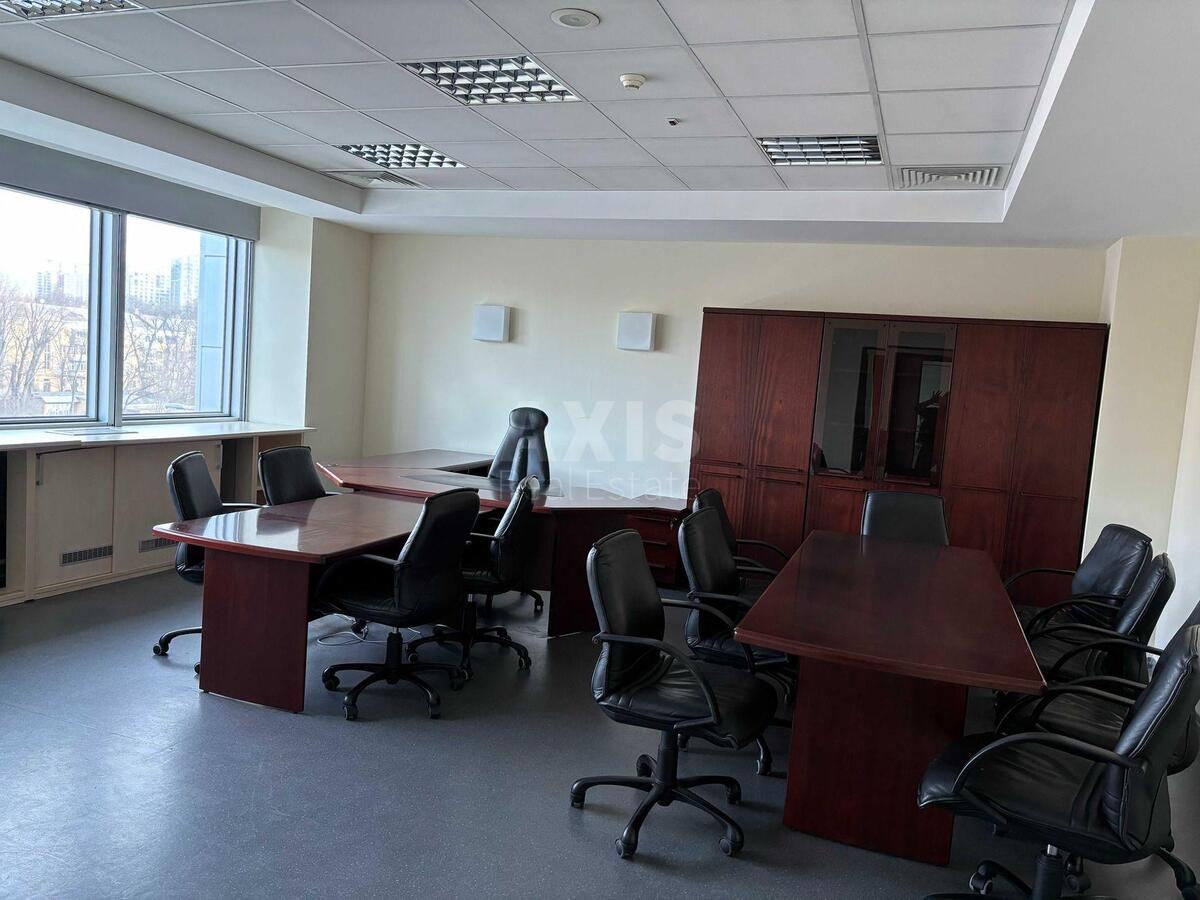 Office vul. Degtjarivs'ka 53, 400m21