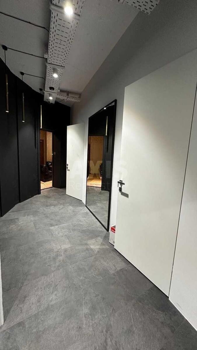 4k apartment vul. Bul'varno-Kudrjavs'ka 211