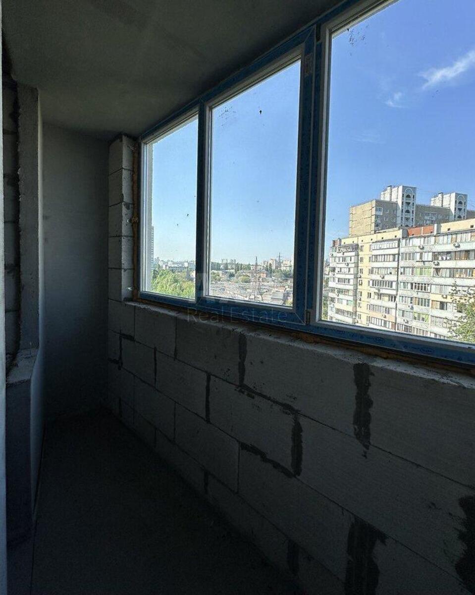 1k apartment vul. Sim'i' Kul'zhenkiv 22/13