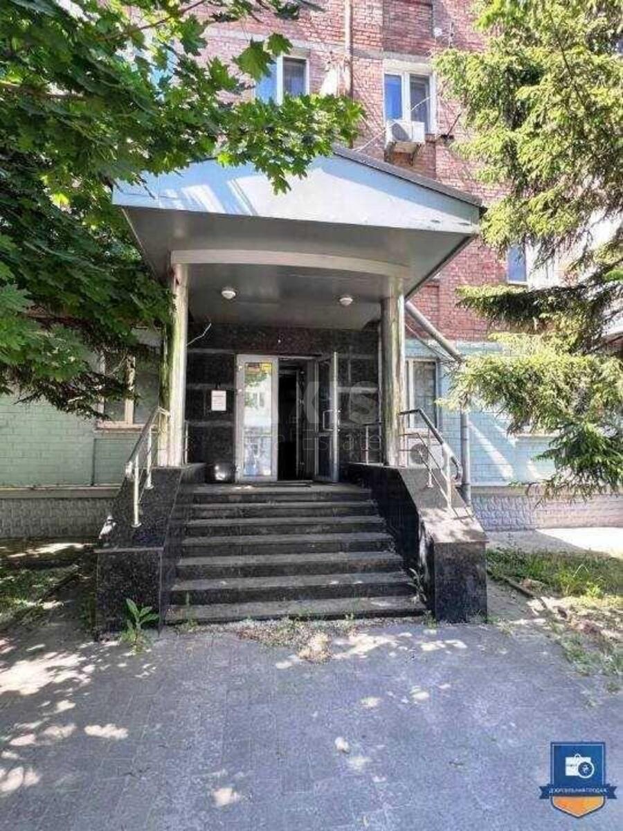 Объект торговли ул. Куреневская 15А, 725м2
