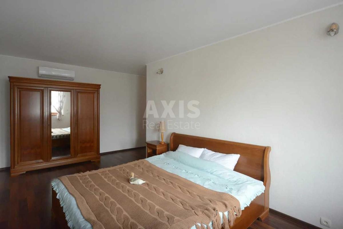 4k apartment vul. Volodymyrs'ka 453