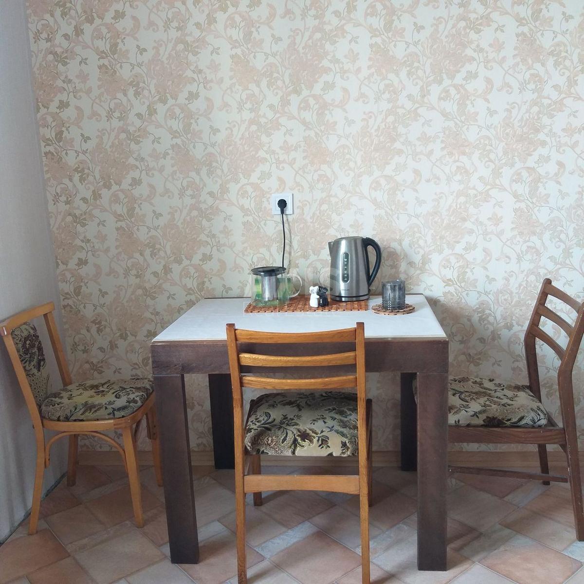 3k apartment vul. Sribnokil's'ka 82