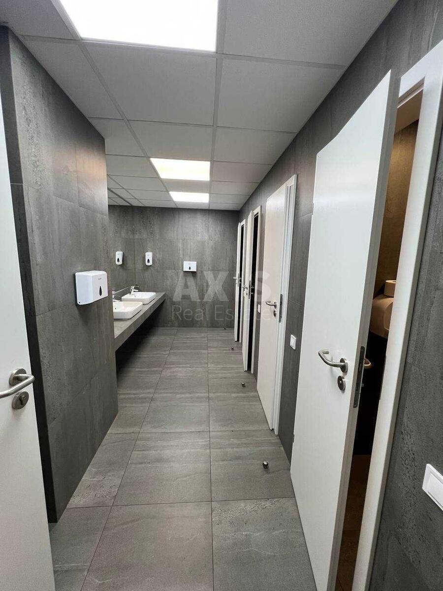 Office vul. Brats'ka 6, 172m26