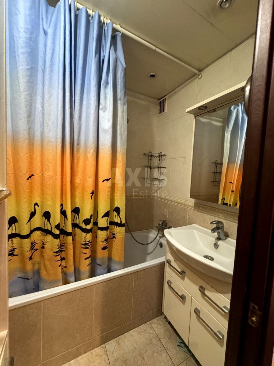 3k apartment vul. Ahmatovoi' Anny 15615032