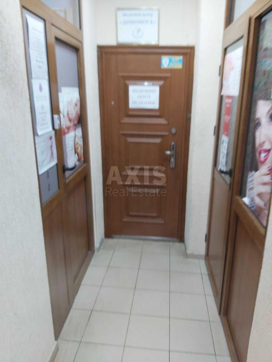 Trade object vul. Symyrenka 17А, 330m22