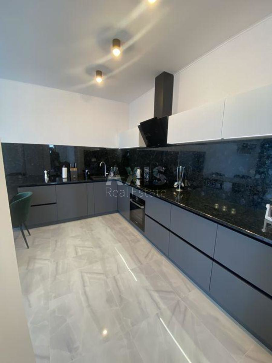 3k apartment vul. Dragomyrova Myhajla 4в1