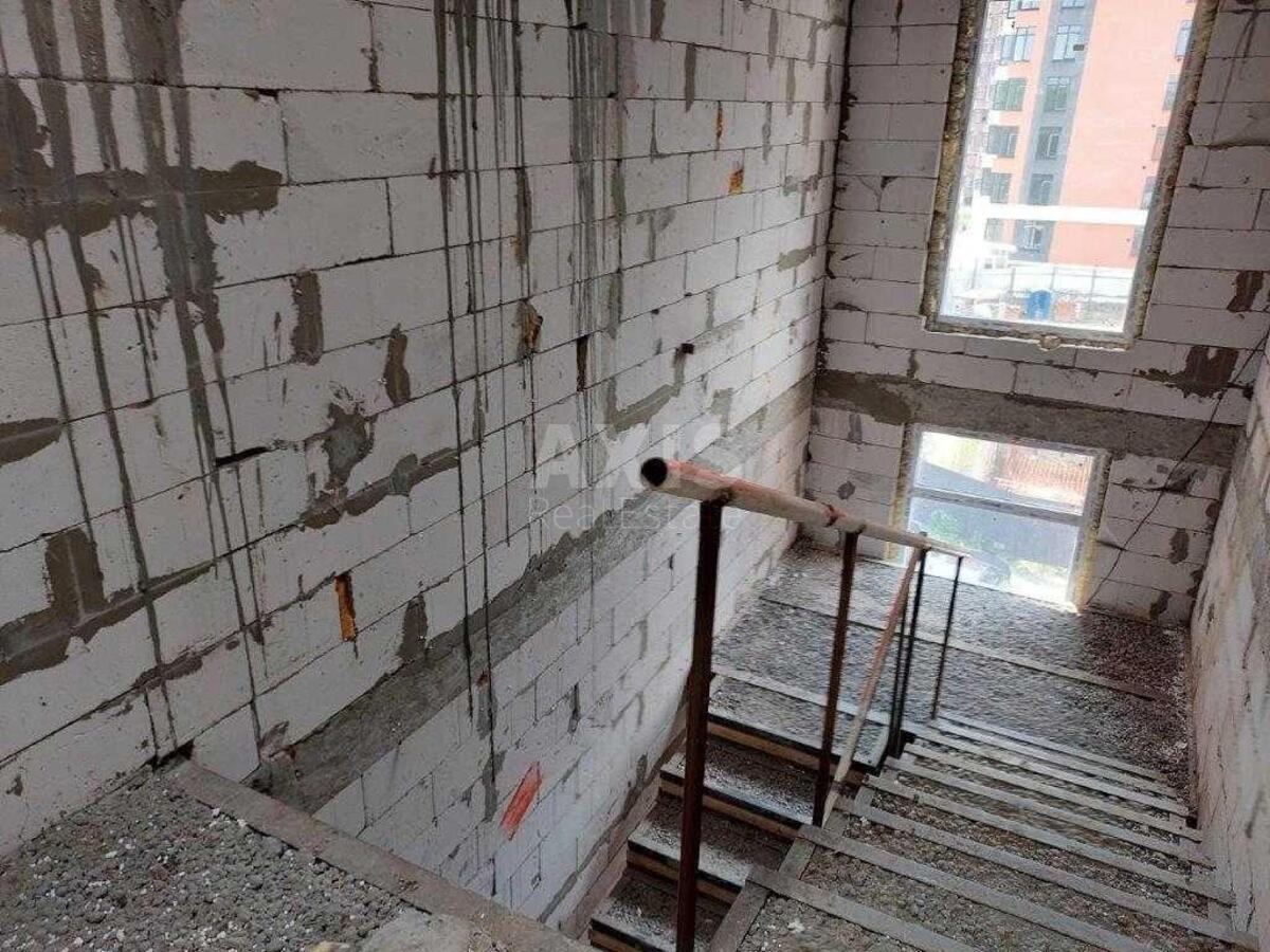 Service object vul. Gulaka Mykoly 4, 437m26209110