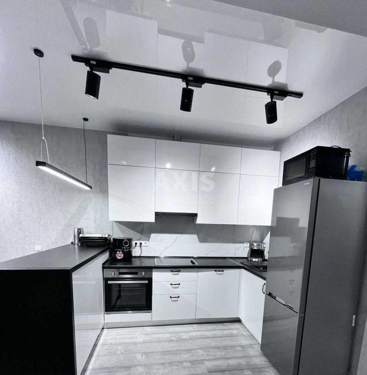 1k apartment vul. Berezhans'ka 15