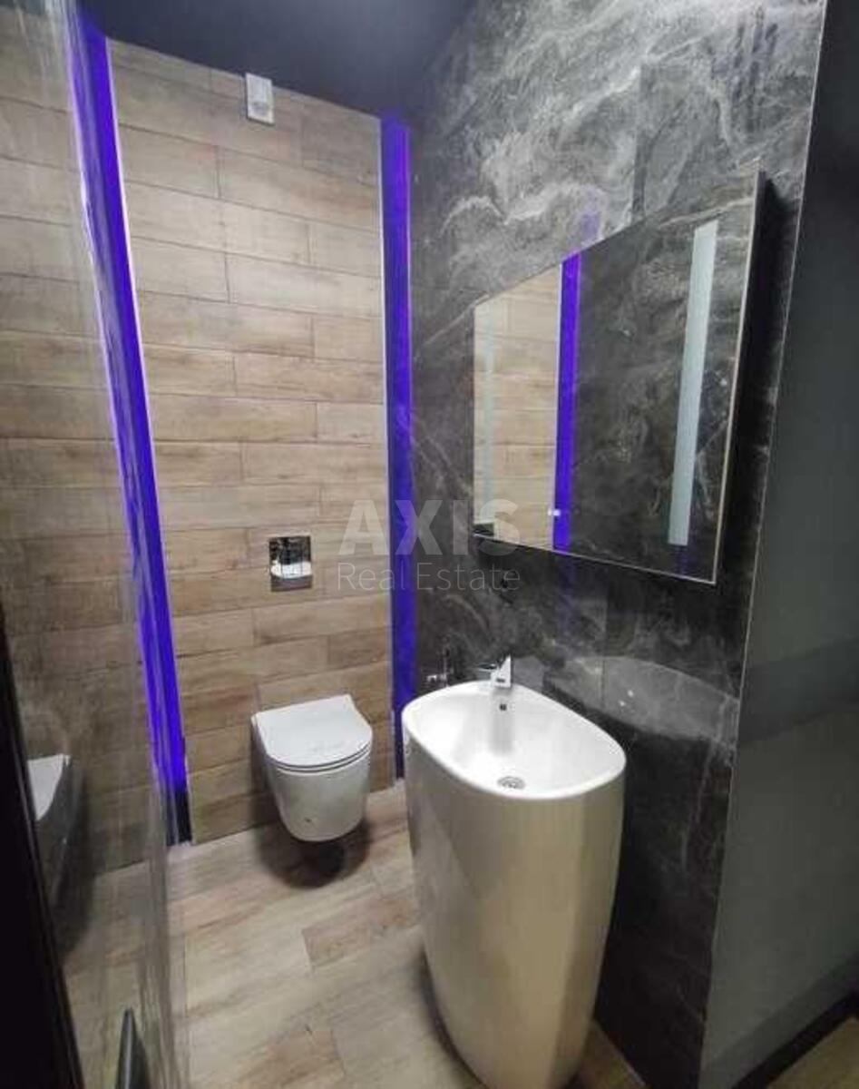 Office vul. Zhyljans'ka 68, 100m27