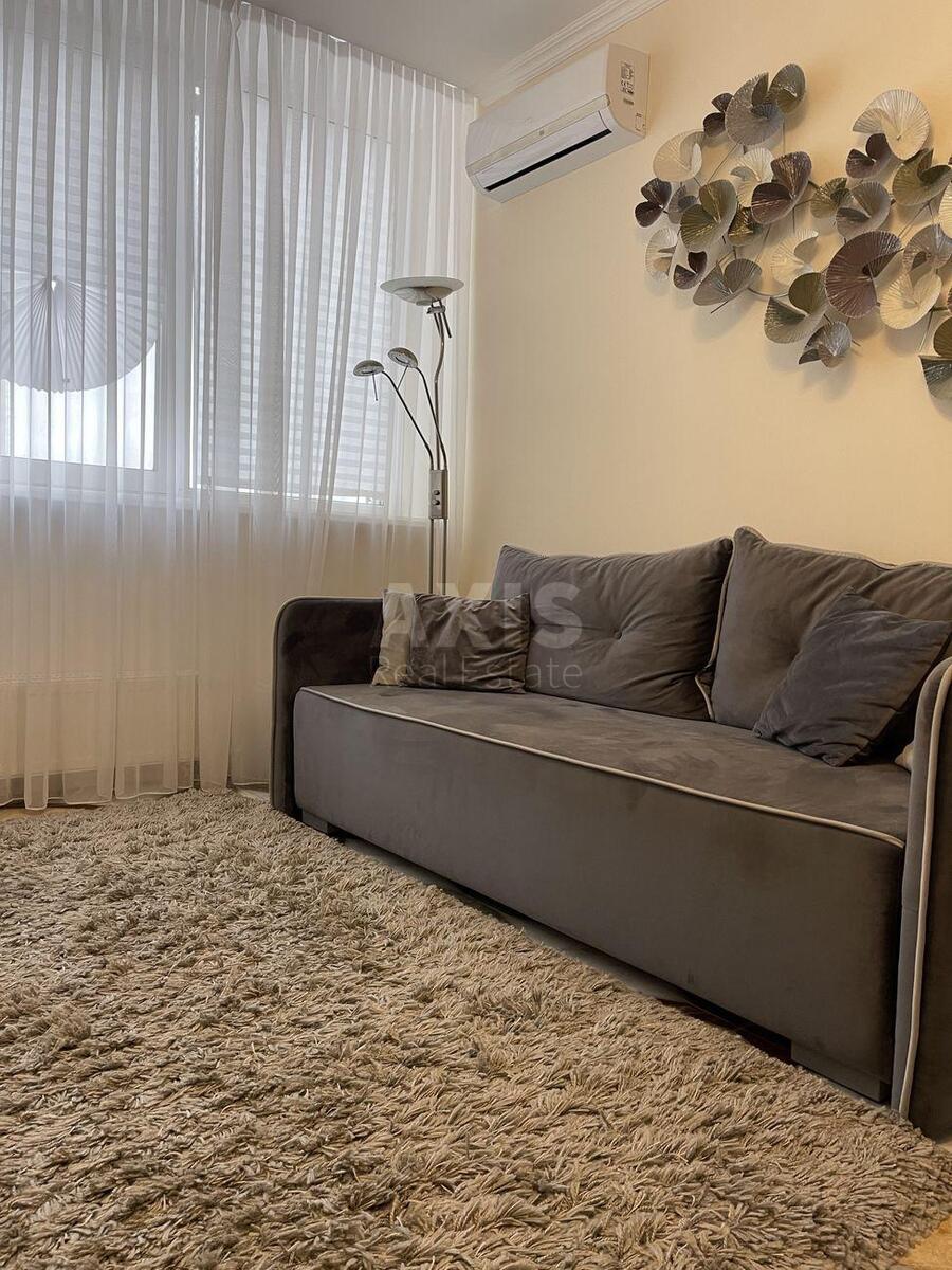 1k apartment vul. Sverstjuka Jevgena 6583291