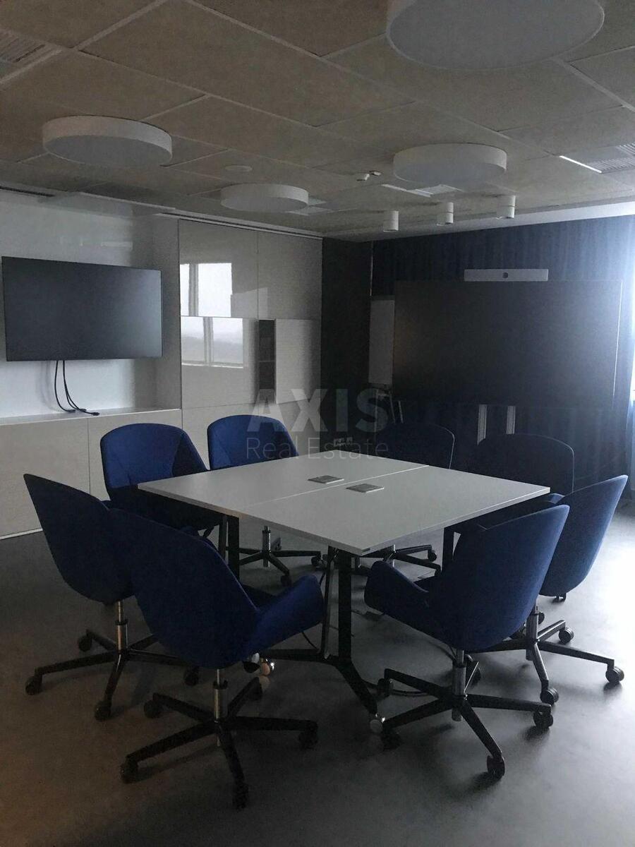 Office vul. Degtjarivs'ka 53, 400m23
