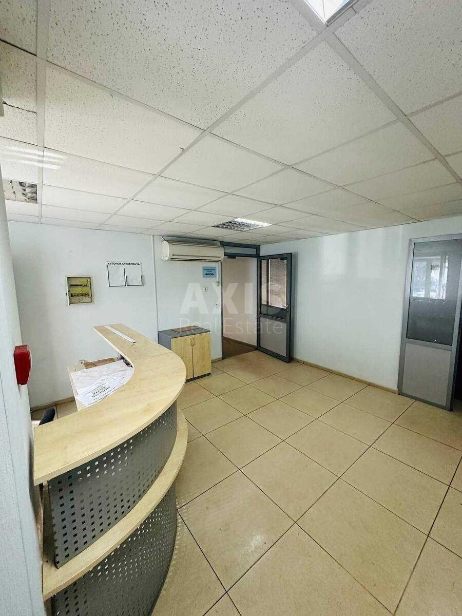Trade object vul. Kurenivs'ka 15А, 725m21