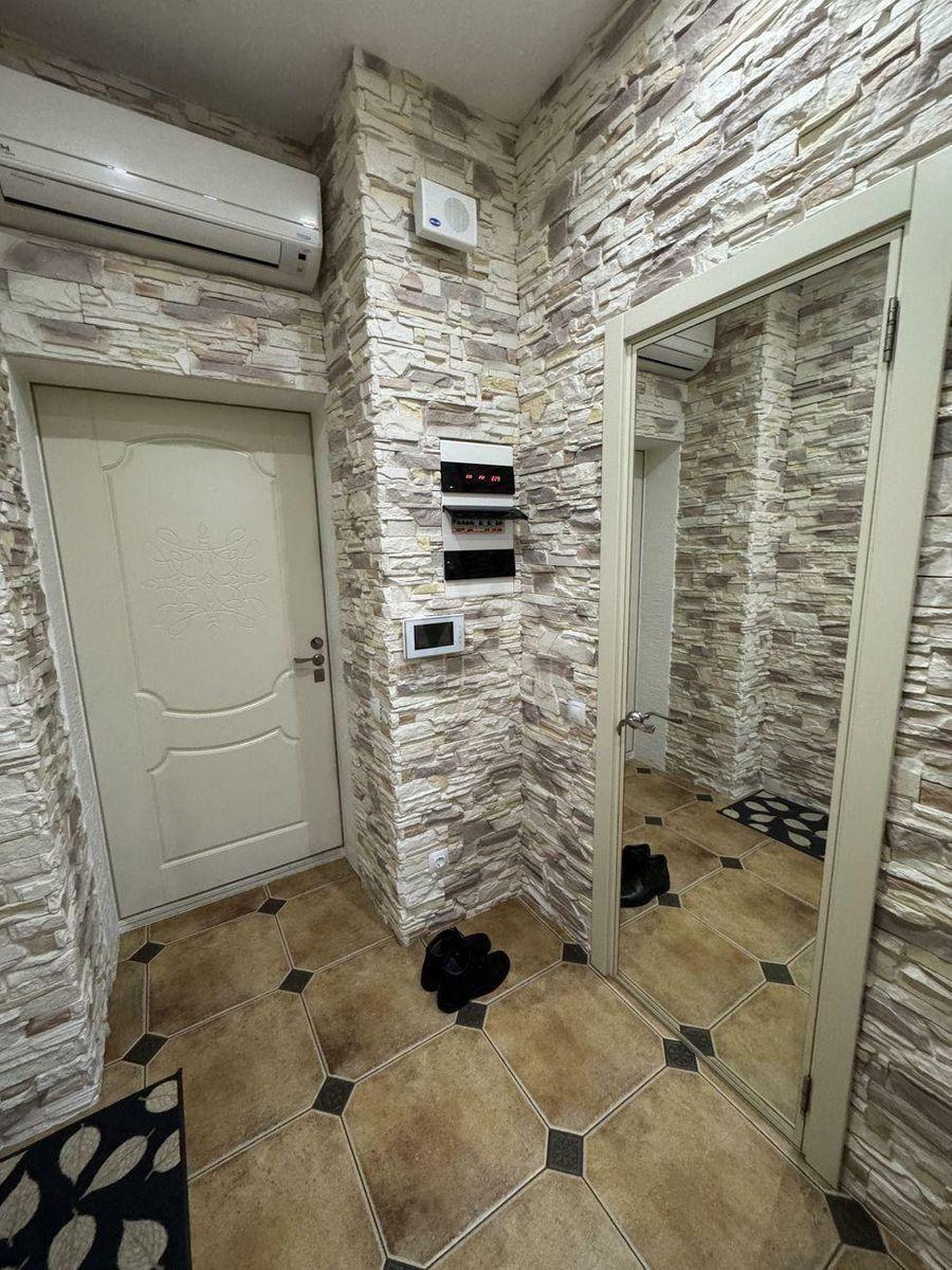 1k apartment vul. Dragomyrova Myhajla 203