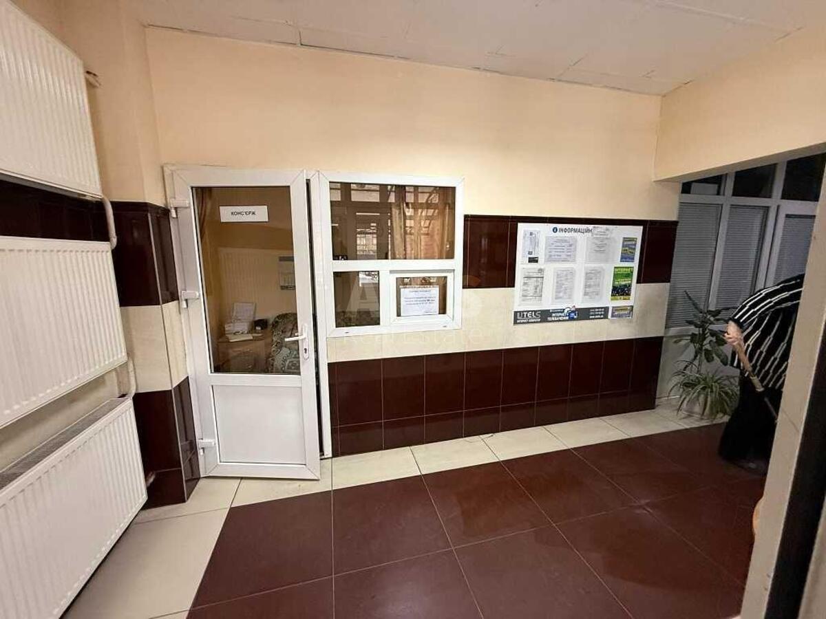 Офис ул. Антоновича 72, 125м26080910