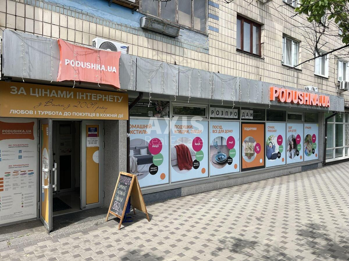 Об'єкт торгівлі бул. Русанівський 12, 65м2
