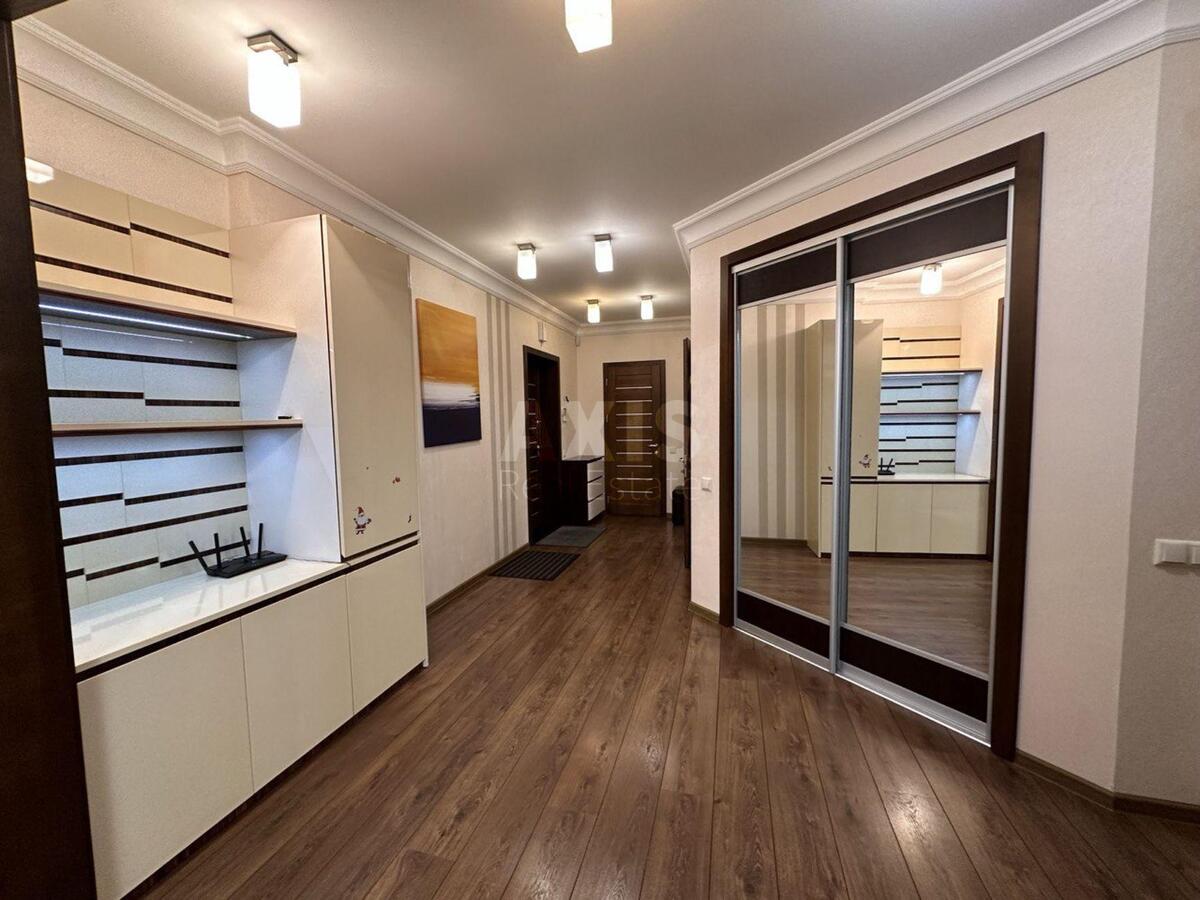 3k apartment pr-t Tychyny Pavla 18Б1