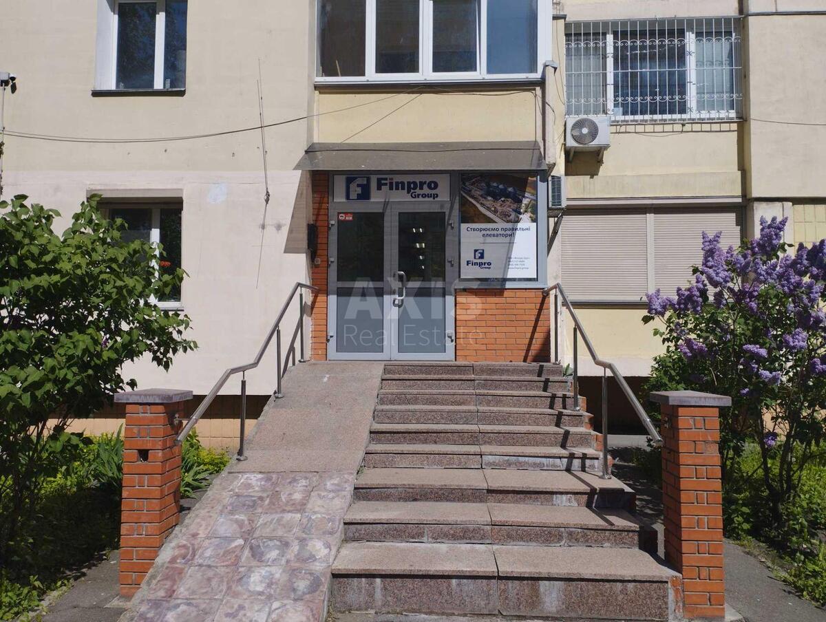 Объект сервиса ул. Михаила Максимовича 32В, 220м2